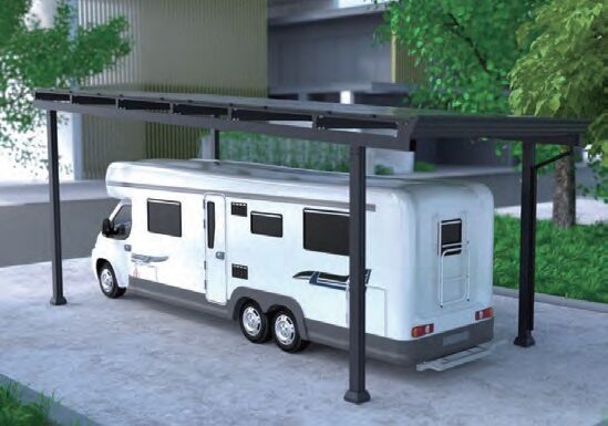 Carport für Wohnwagen mit Solarmodulen